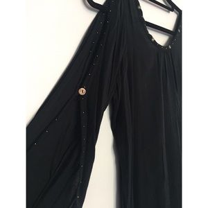 Open sleeved black dress